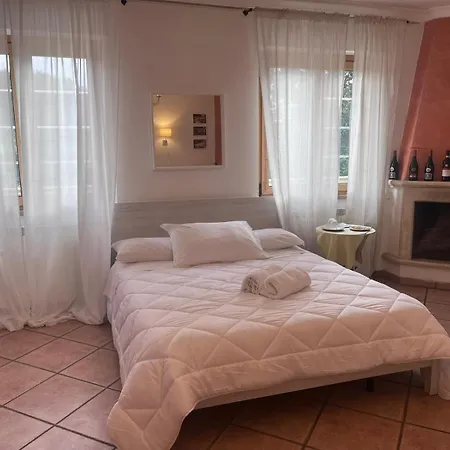 Osteria Del Cavaliere E Maneggio Lägenhet
