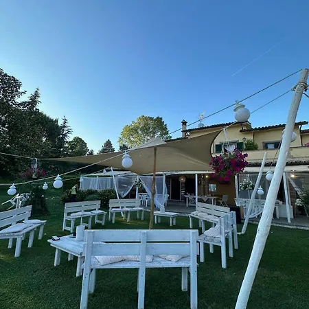 Osteria Del Cavaliere E Maneggio Lägenhet