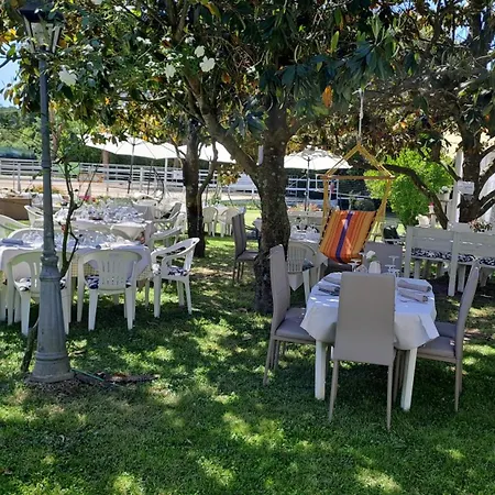 Osteria Del Cavaliere E Maneggio Lägenhet