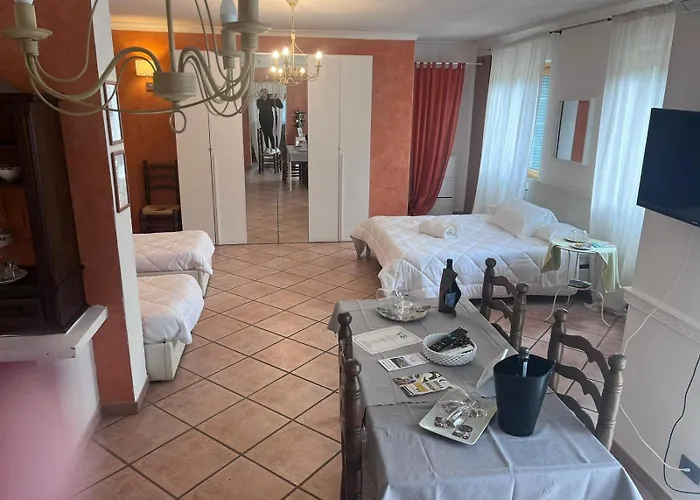 Osteria Del Cavaliere B&B E Maneggio * Сакрофано
